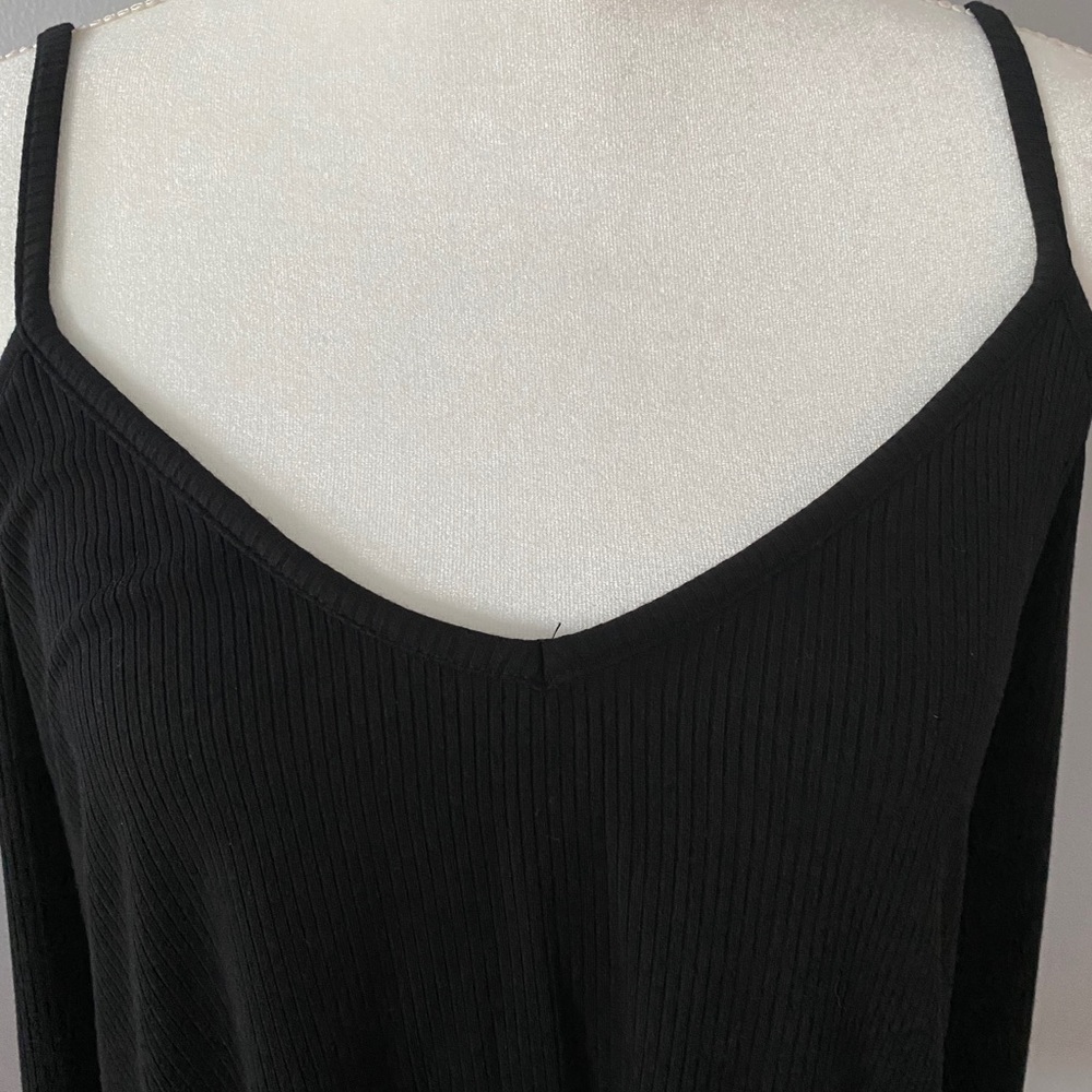 Cold shoulder long sleeve top - Picture 2 of 4